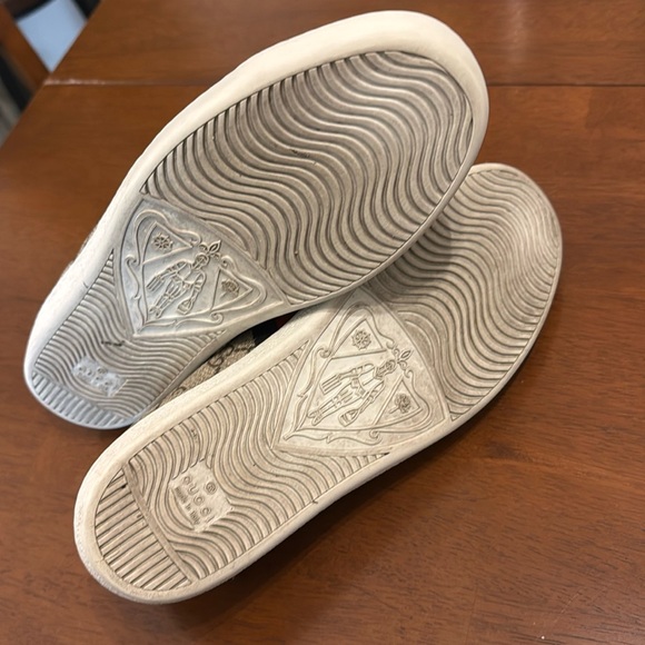 Gucci GG Canvas Sneakers Authentic - Picture 7 of 11